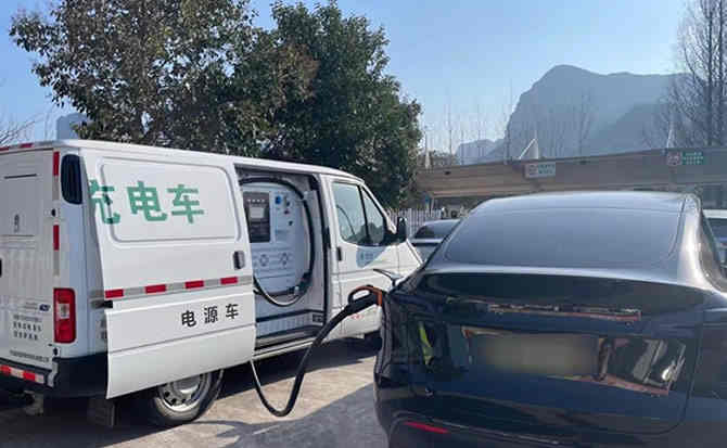 祥云汽车搭电